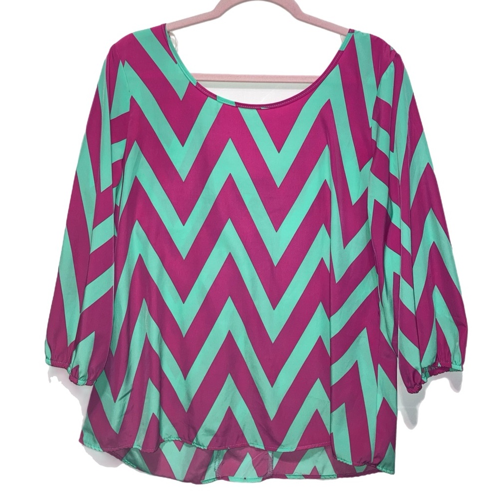Unique mCm XL blouse deep pink and mint green zig zag, bow ruffle back EUC 11126